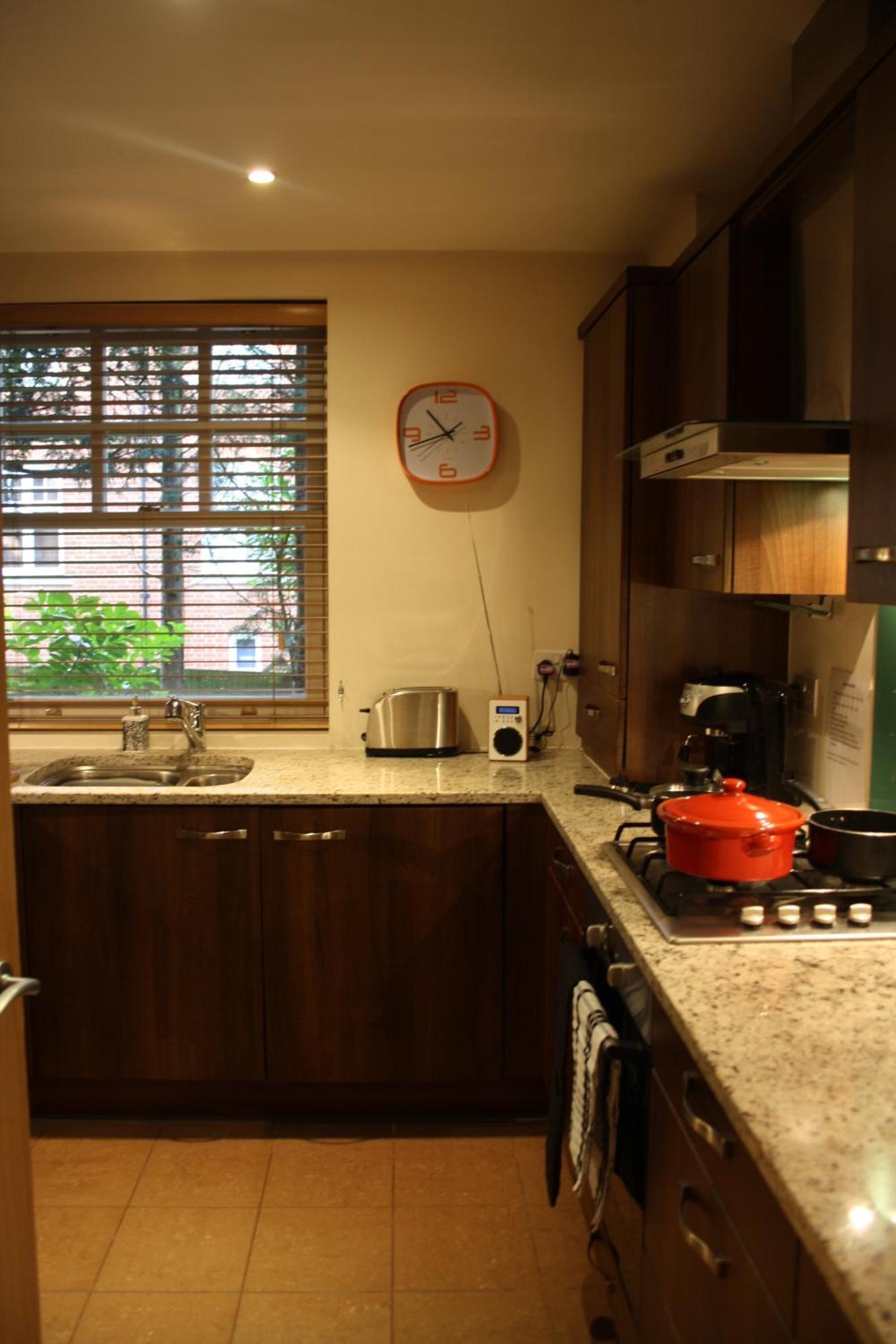 Canterbury Elms Court Apartamento Exterior foto